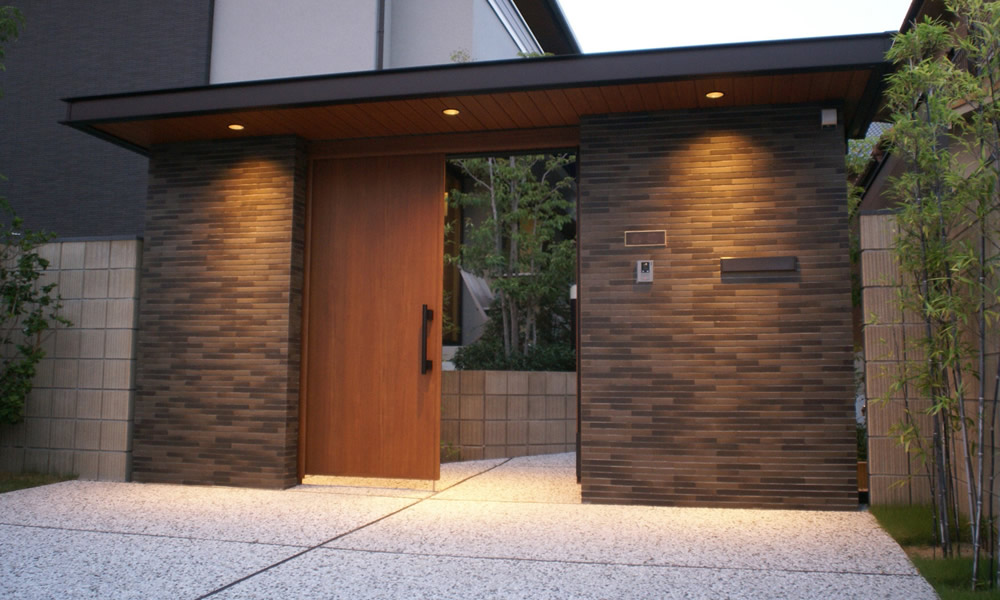 屋根のある門構え