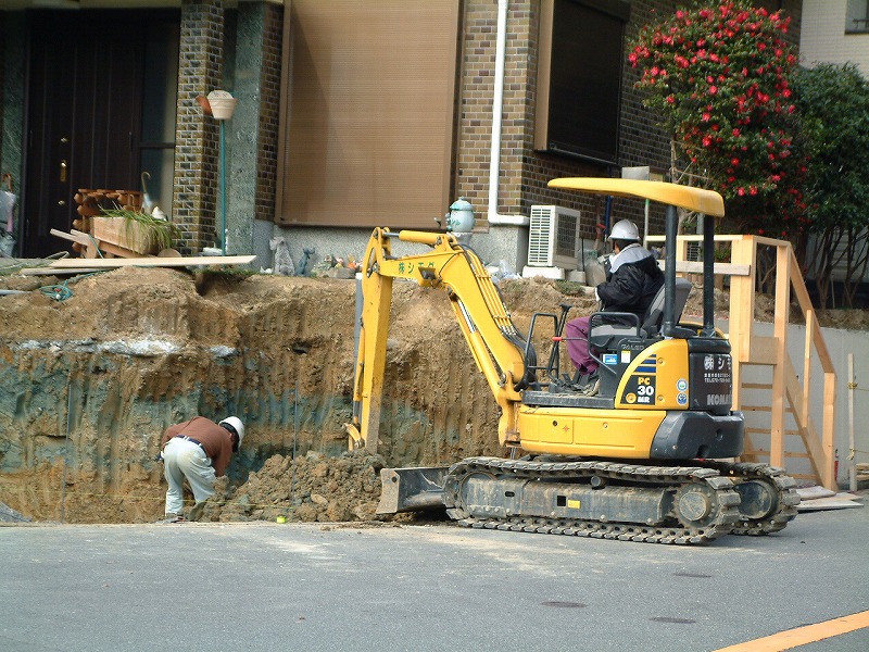 【1】既存の門、植木を撤去ご掘削工事