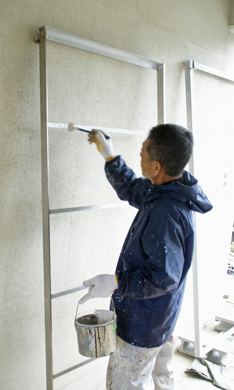 洋風邸宅にオリジナルの木製門扉［京都市の外構工事］ サブ画像