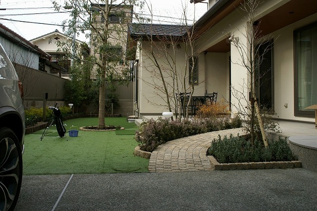 お住まいを引き立たせる屋根つき門構え［岸和田市の外構工事、造園工事］ サブ画像