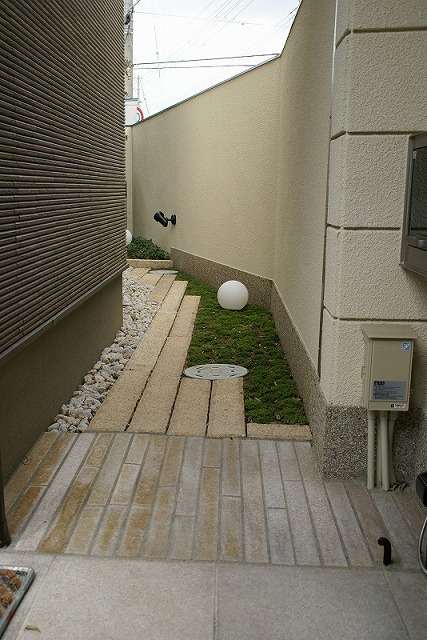 お住まいを引き立たせる屋根つき門構え［岸和田市の外構工事、造園工事］ サブ画像