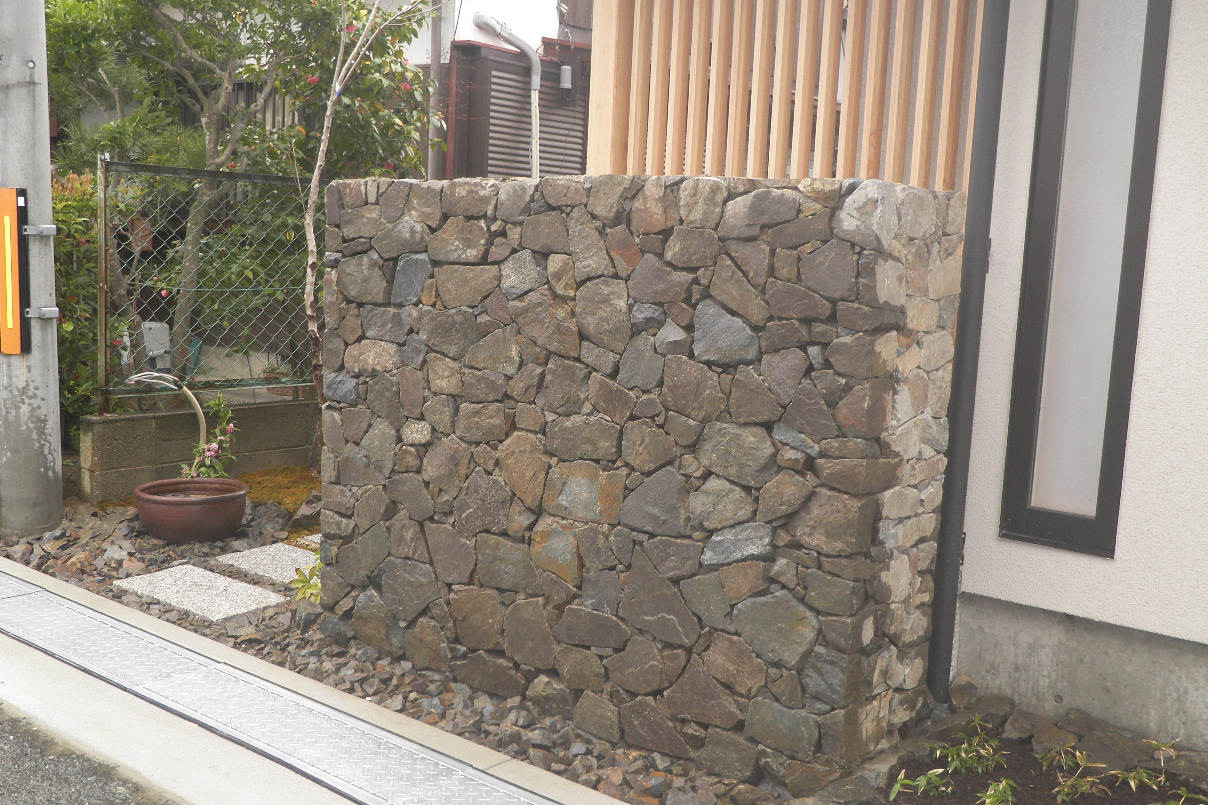 天狗石門柱の家　［大津市の外構工事、造園工事］